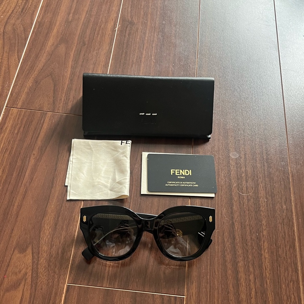 Fendi Roma Sunglasses - Picture 6 of 12